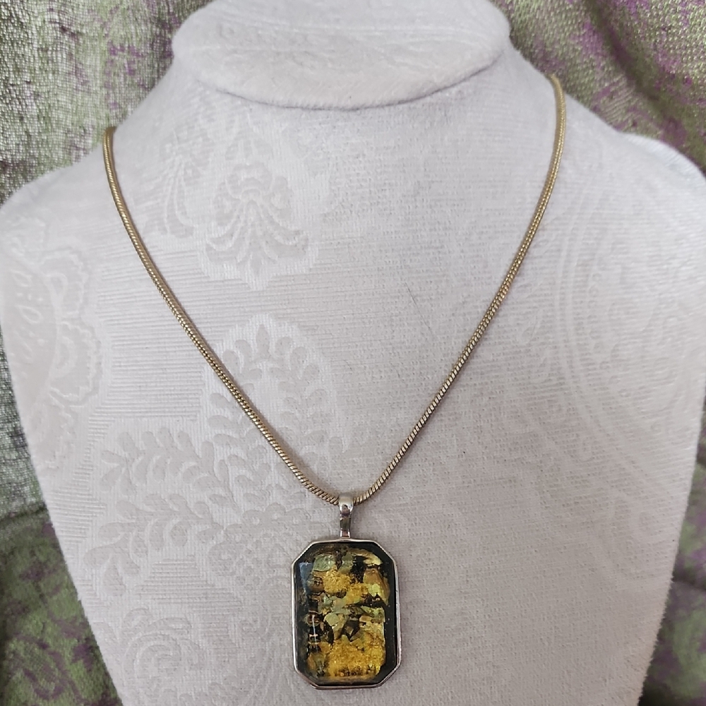 RETRO GOLD FLAKE TYPE PENDANT NECKLACE